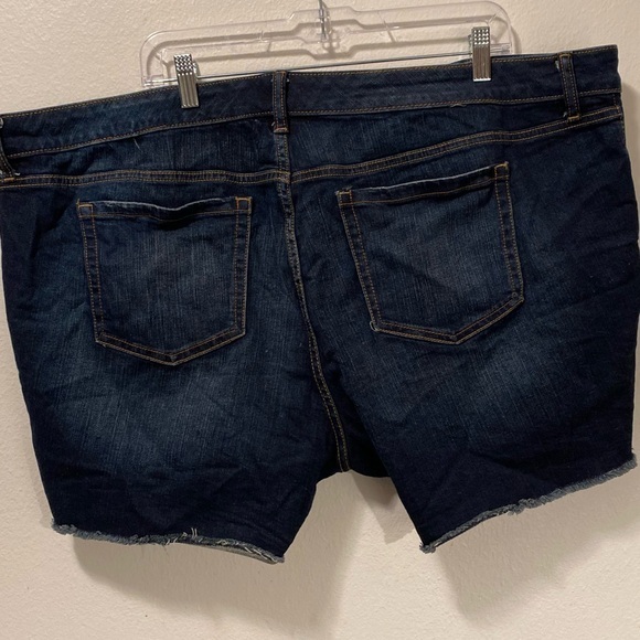 Torrid Jean Shorts Women’s Size 22 Blue Distressed Cut Off Blue Dark Wash Denim - Picture 2 of 11